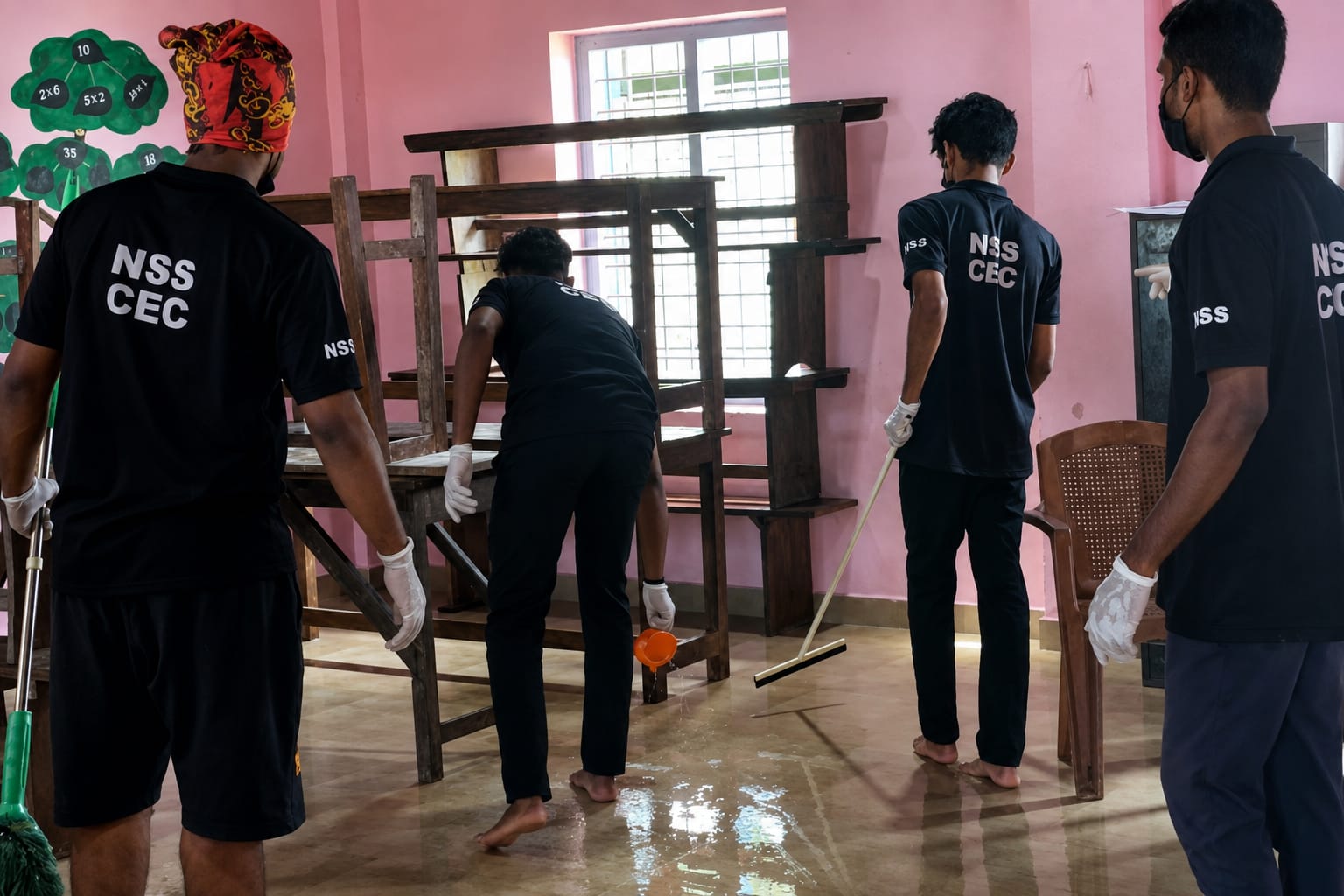  പ്രളയ ദുരന്തത്തിൽ ബുദ്ധിമുട്ടനുഭവിച്ചവർക്ക് ആശ്വാസവും കൈത്താങ്ങും